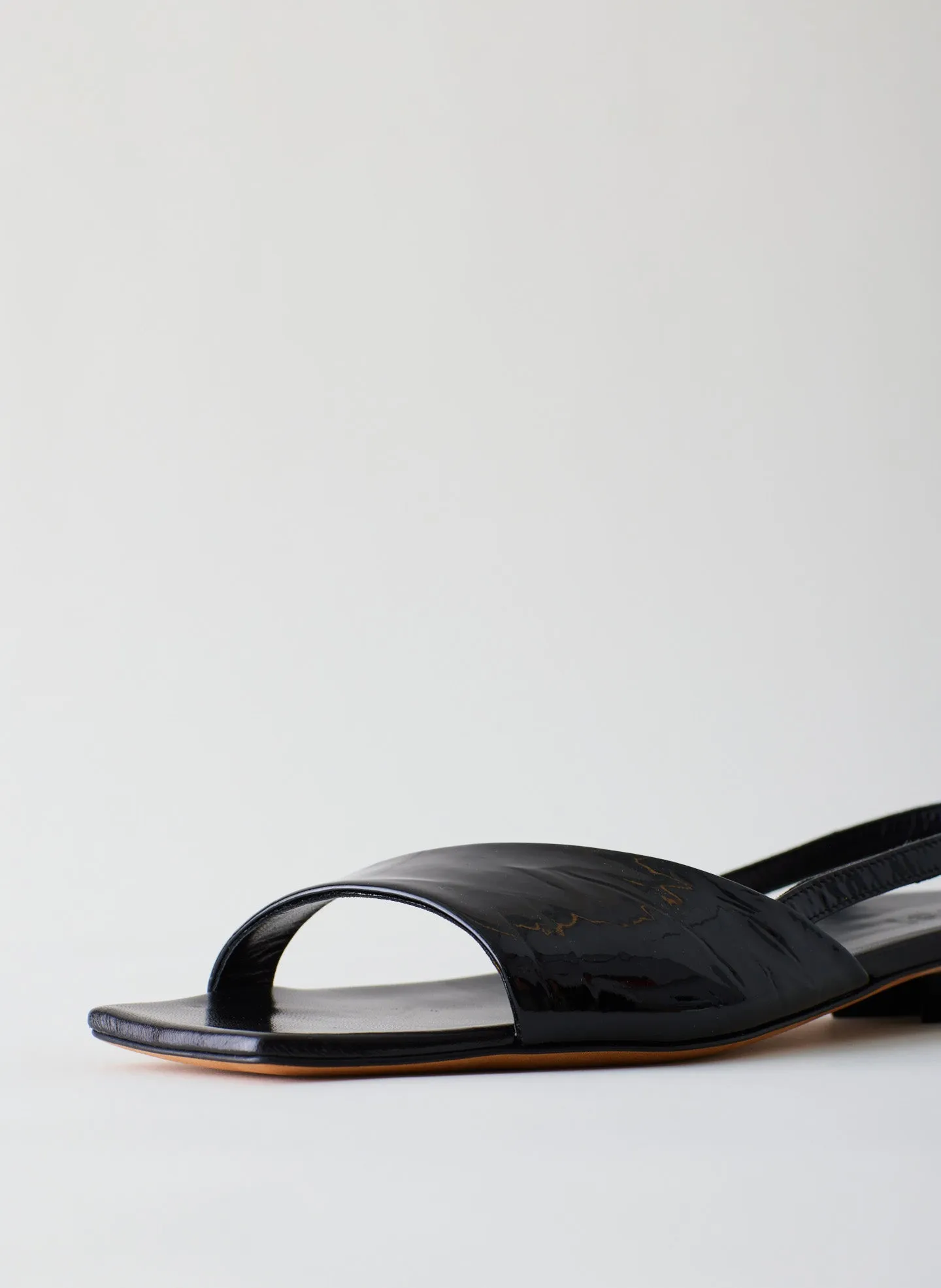 Avi Crinkle Patent Asymmetric Flat