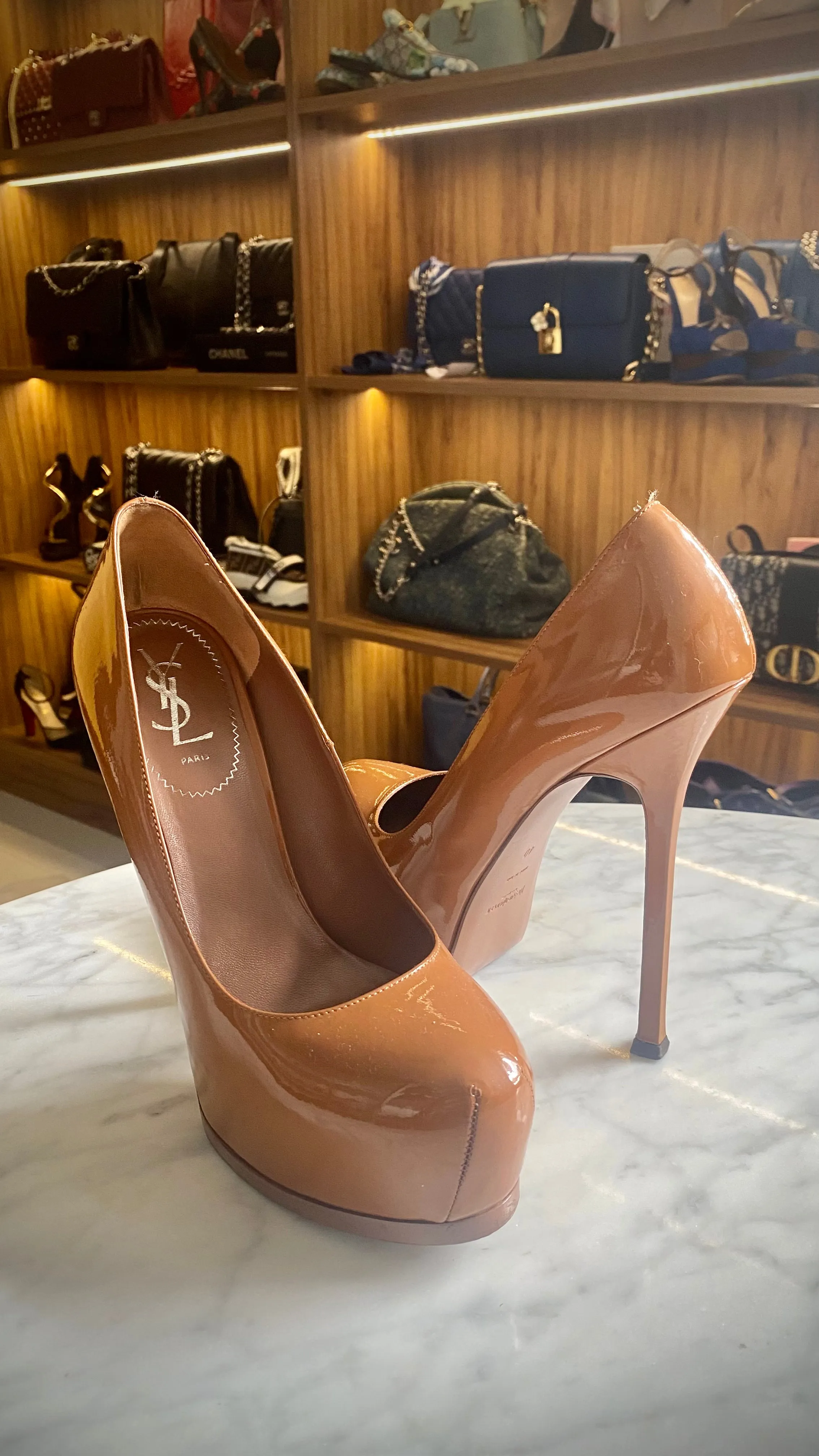 Scarpin Yves Saint Laurent Patent Leather Caramelo