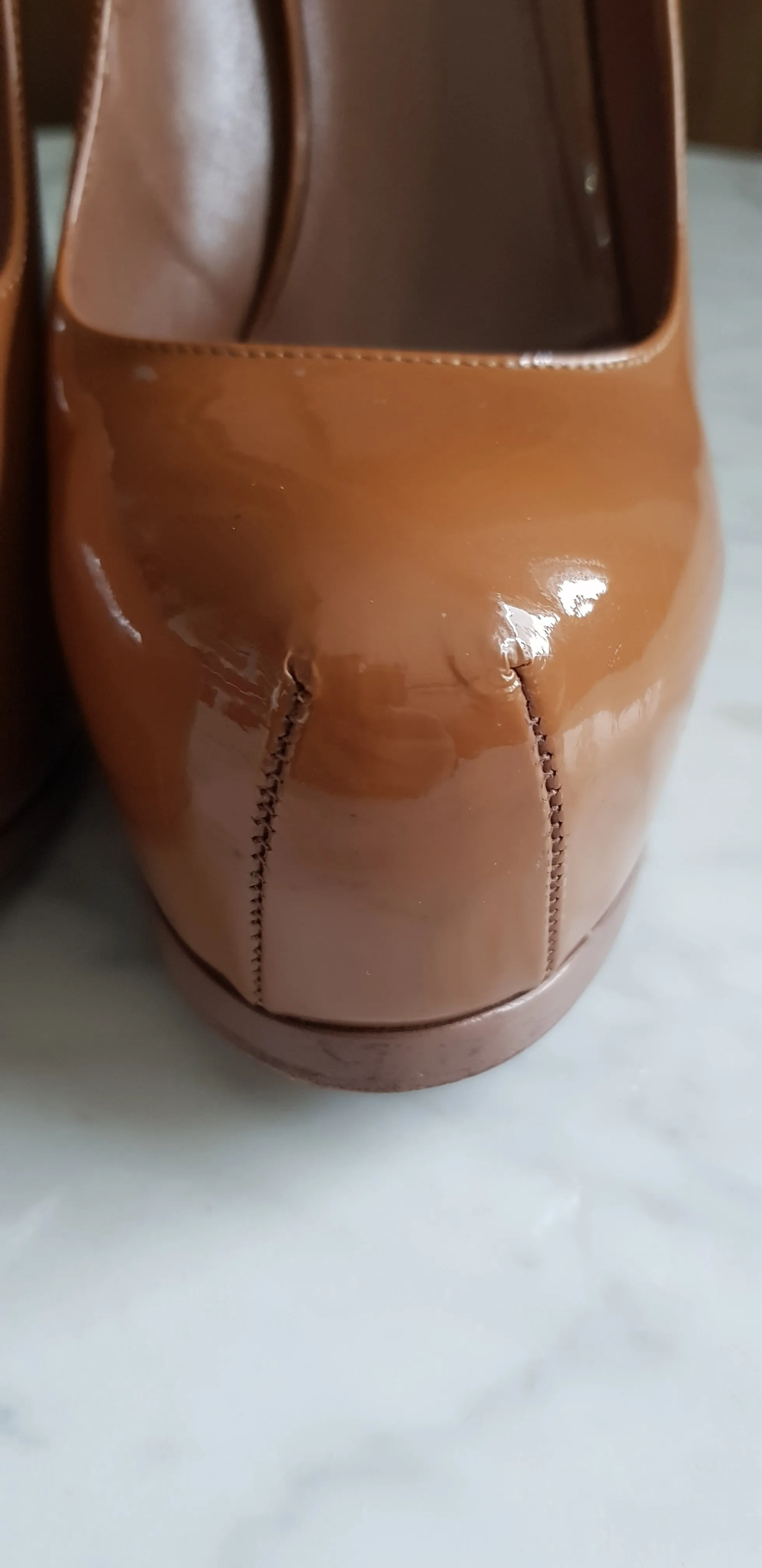 Scarpin Yves Saint Laurent Patent Leather Caramelo