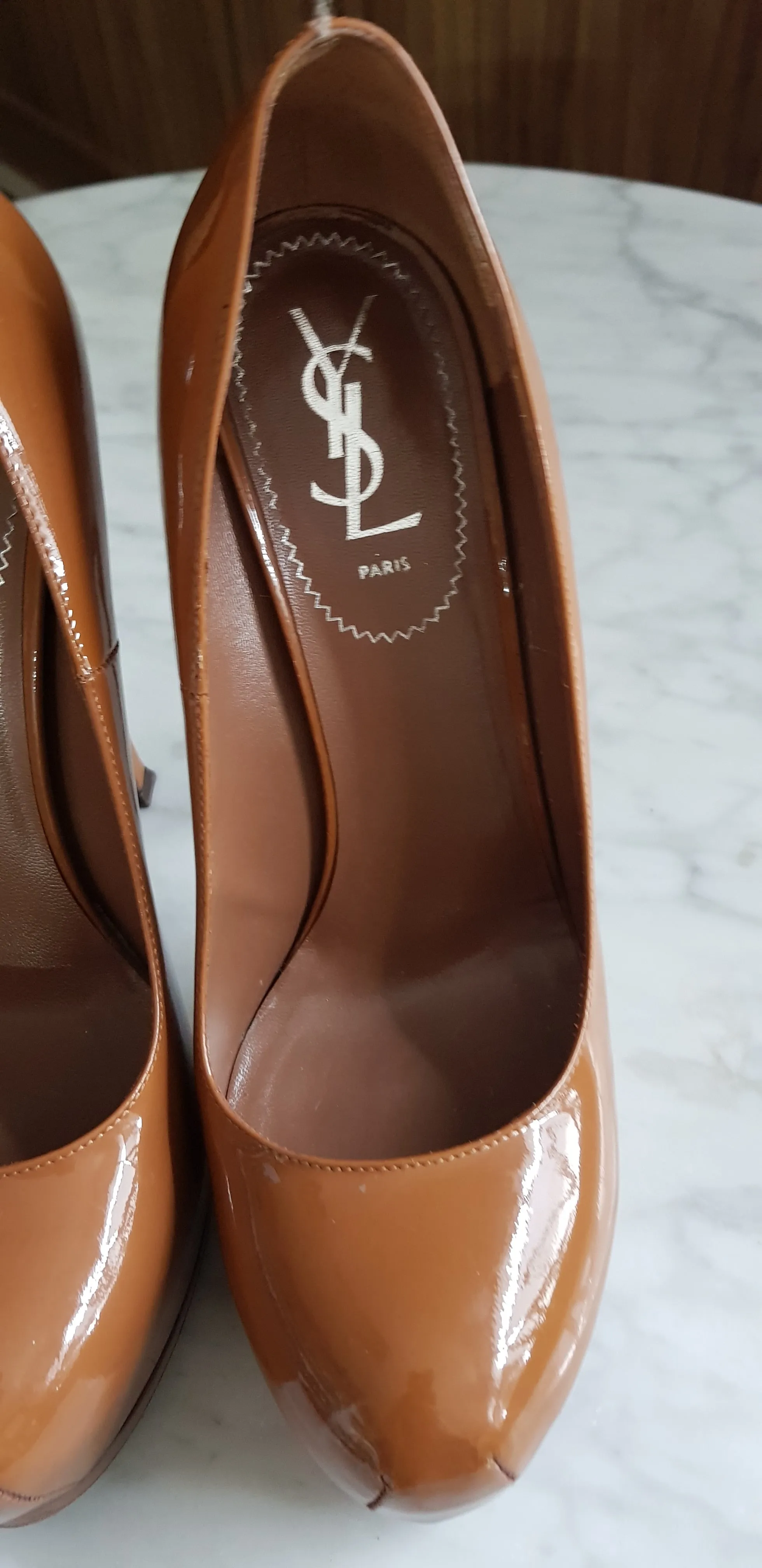 Scarpin Yves Saint Laurent Patent Leather Caramelo