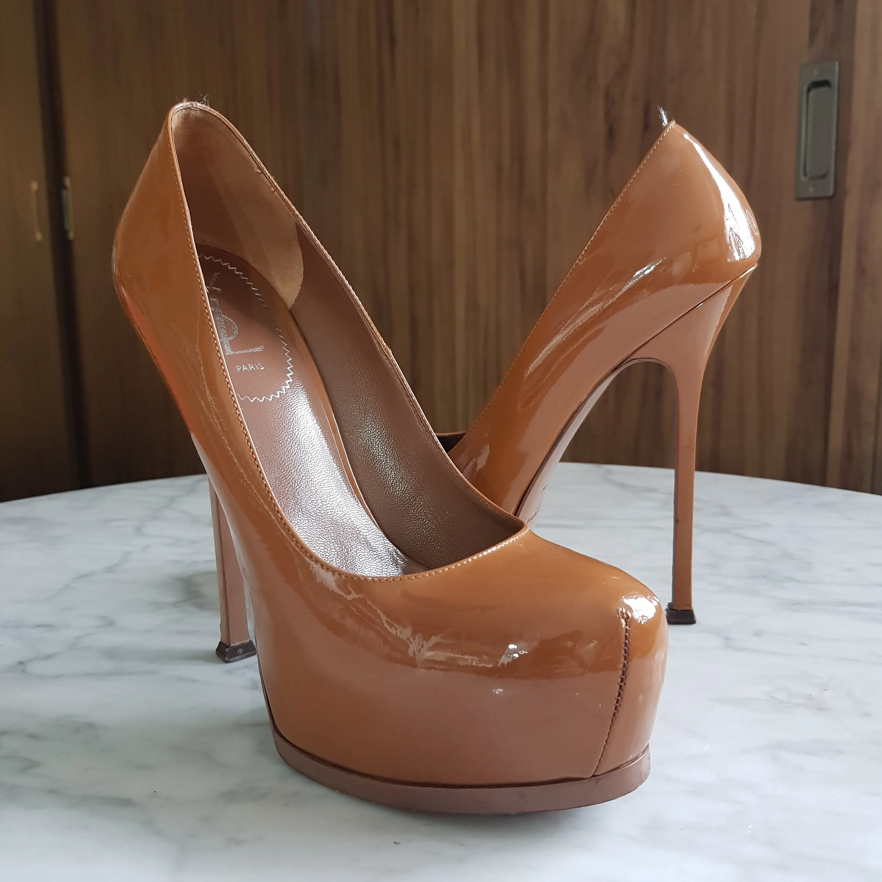 Scarpin Yves Saint Laurent Patent Leather Caramelo
