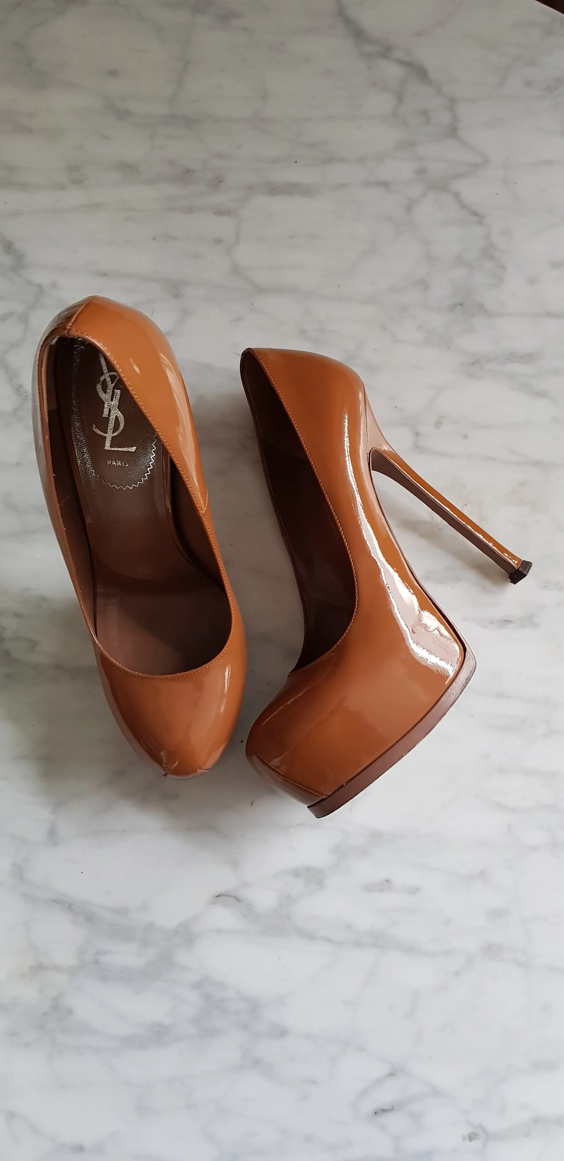 Scarpin Yves Saint Laurent Patent Leather Caramelo